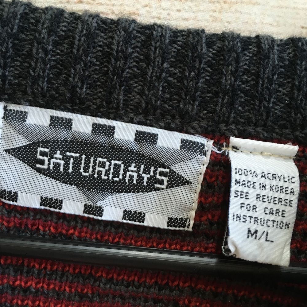 VINTAGE SATURDAYS SWEATER IN RED AND BLACK‎ - Picture 2 of 6